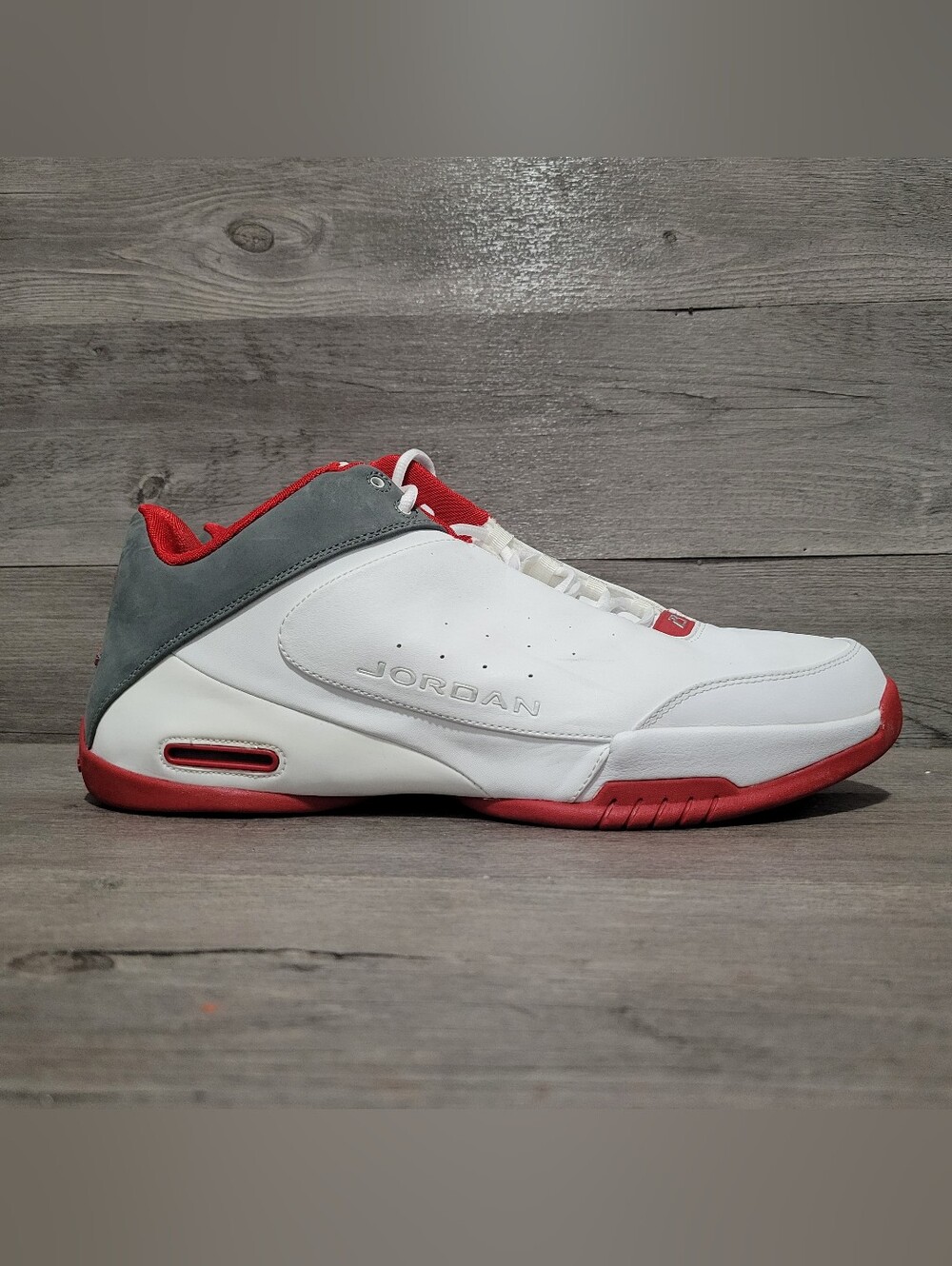 2006 Jordan team strong low men's size 15 white red grey 313534-103